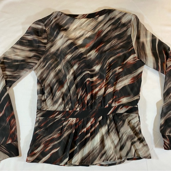 Cool abstract print blouse in browns, red and black by Hinge - Picture 3 of 11